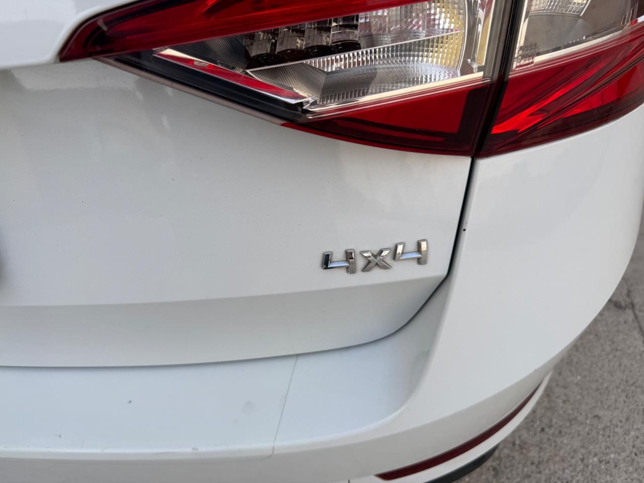 Skoda Superb 2.0 TDI 200 CV DSG 4x4 Full Optional