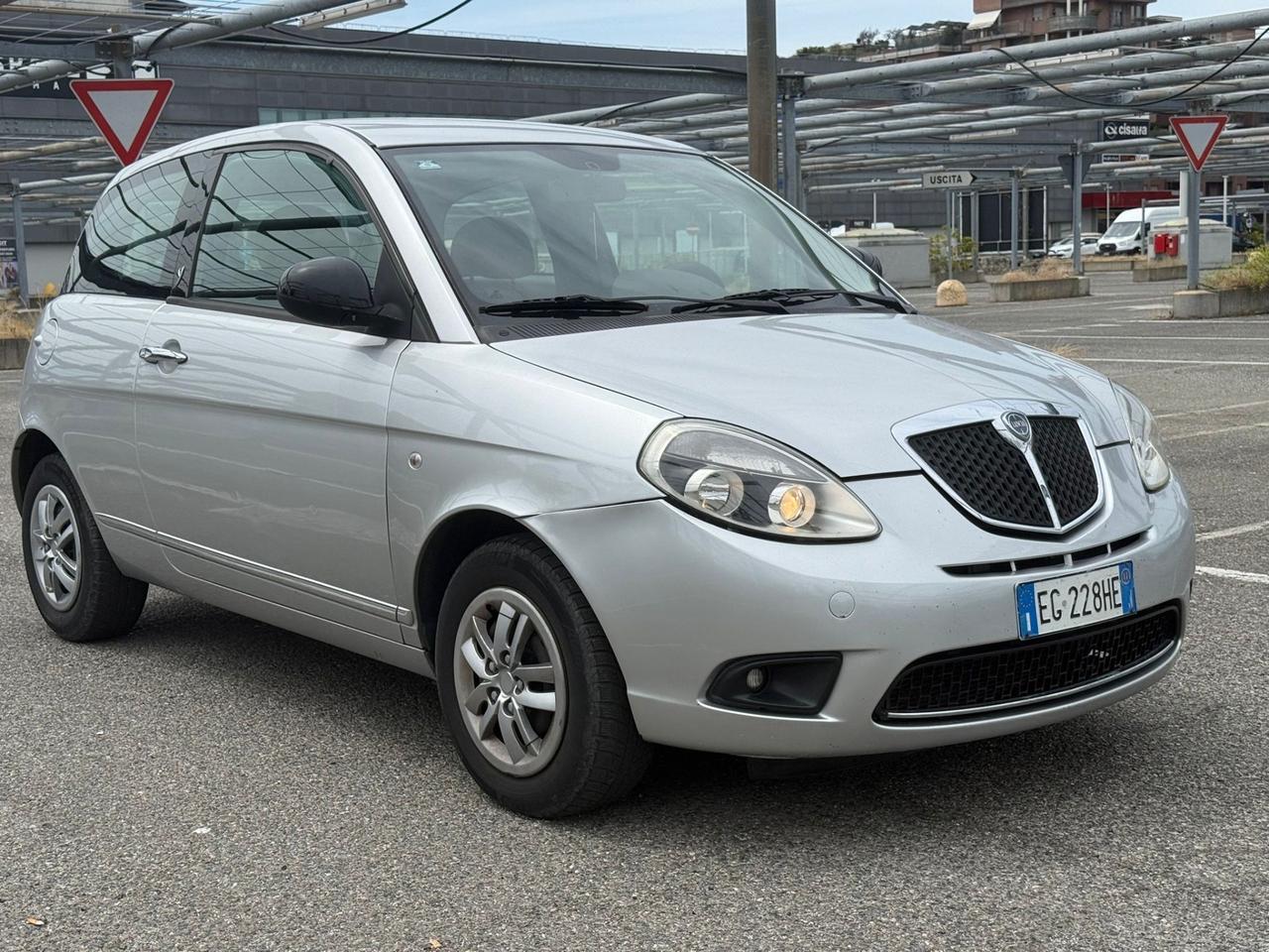Lancia Ypsilon 1.3 MJT 75 CV Elle