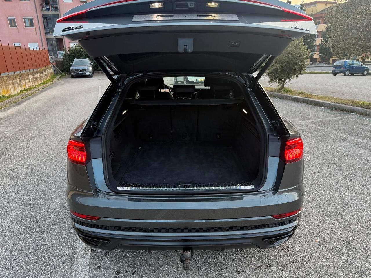 Audi Q8/50 TDI/286 CV/QUATTRO/SLINE/C-AUT/NAVI/PDC/TEL-POST/CERCHI21/V.PRIV/CLIMA 4 ZONE/SOFT CLOSE!!