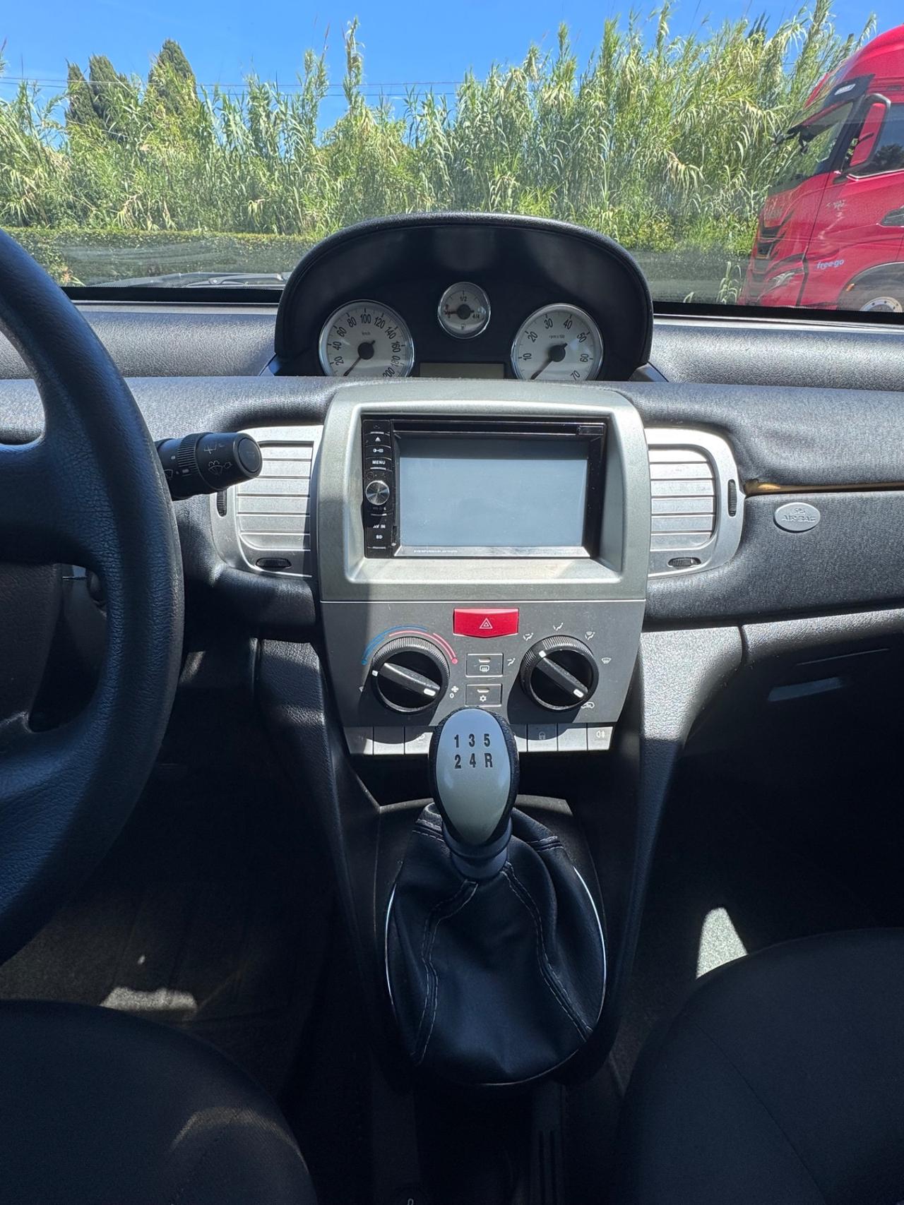 Lancia Ypsilon 1.2 Platino