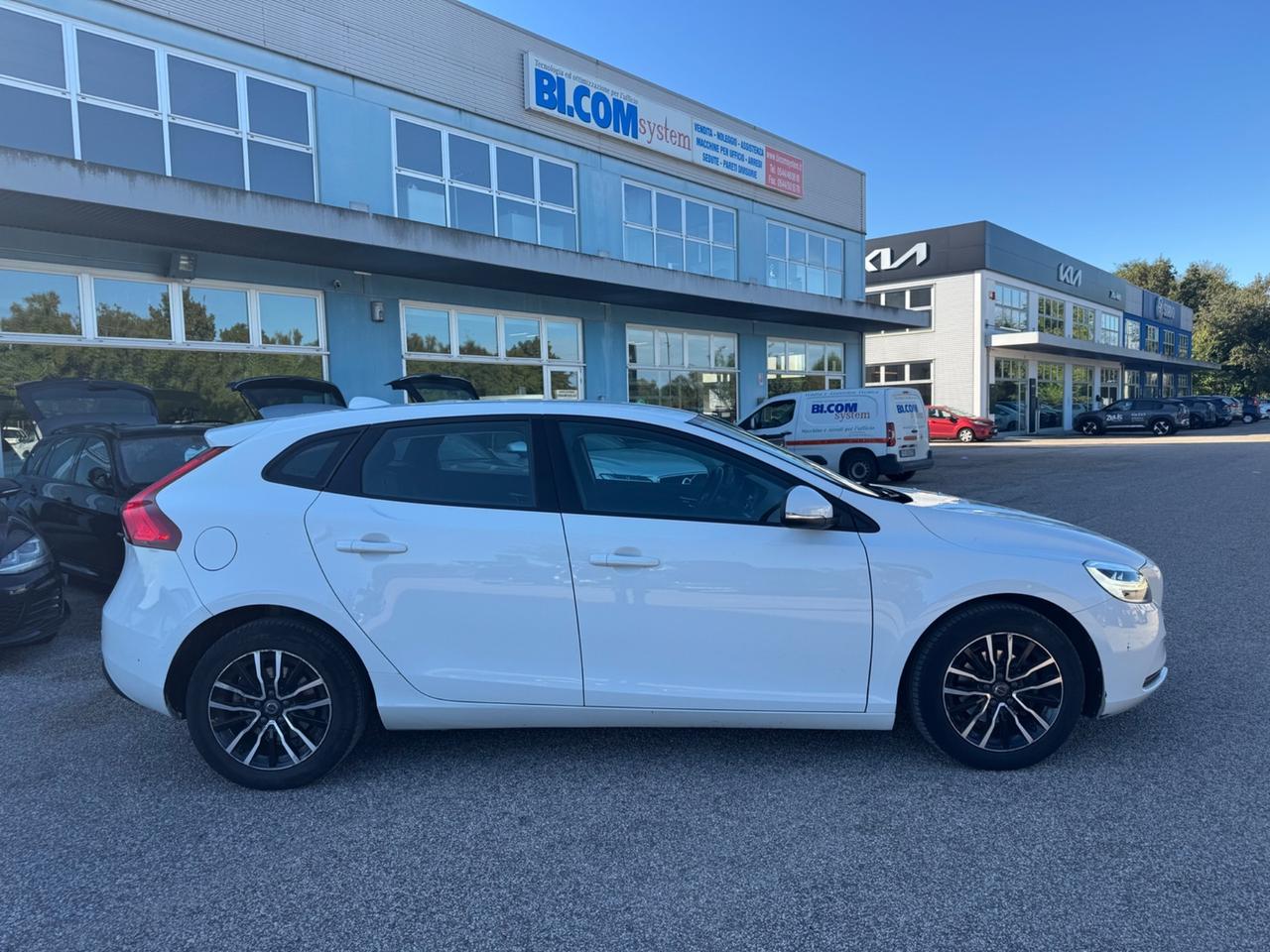 Volvo V40 D2 2.0 120CV Inscription NEOPATENTATI