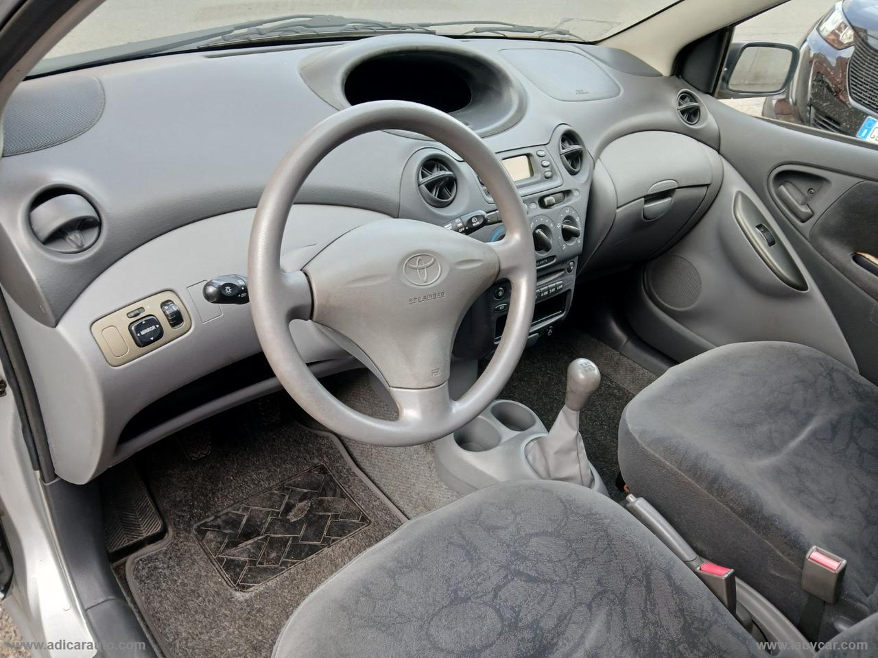 TOYOTA Yaris 1.0 16V 5p. Sol