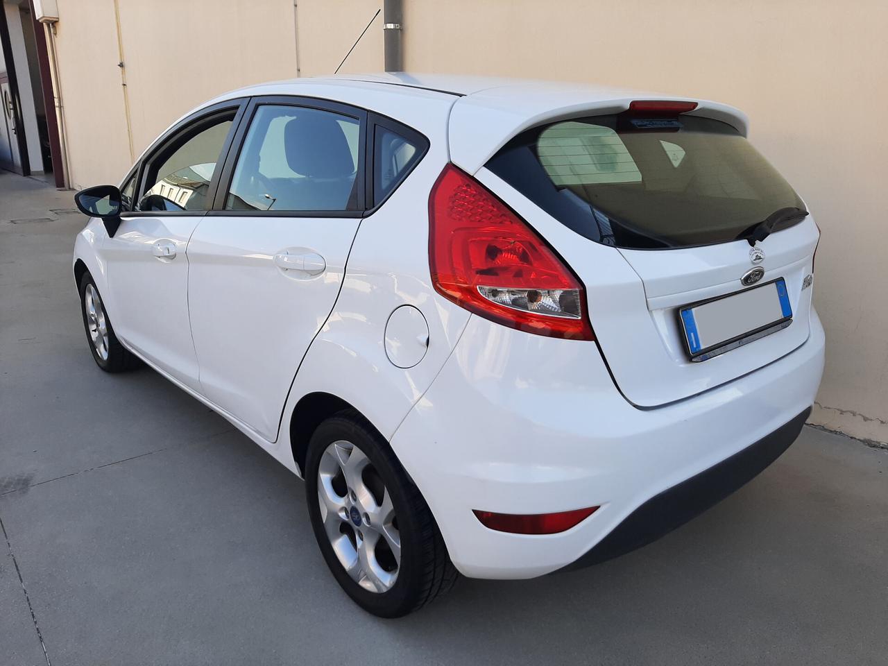 Ford Fiesta Ikon 1.4 16V 97cv GPL Business 5p