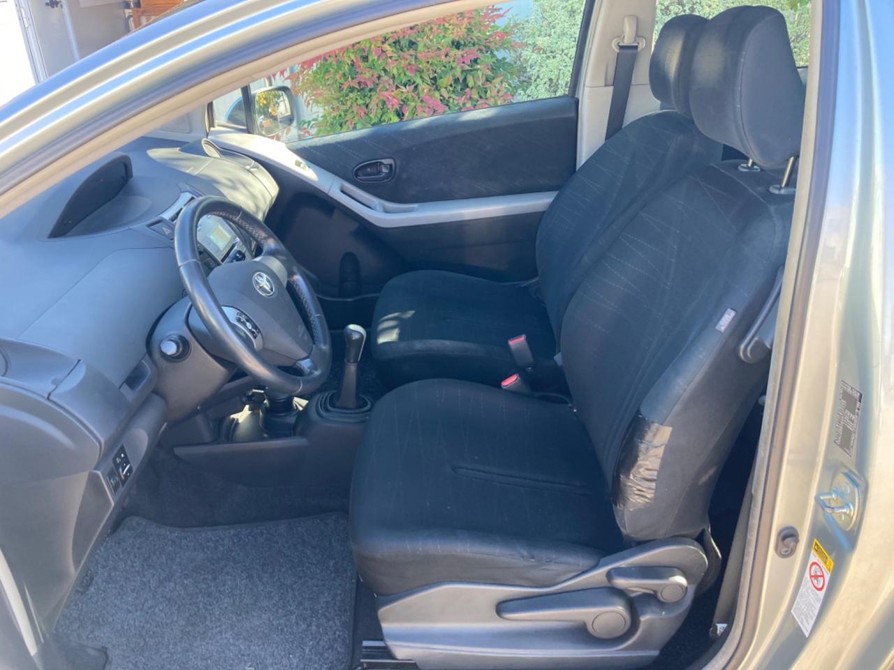 TOYOTA YARIS (PROPRIETRIO UNICO)