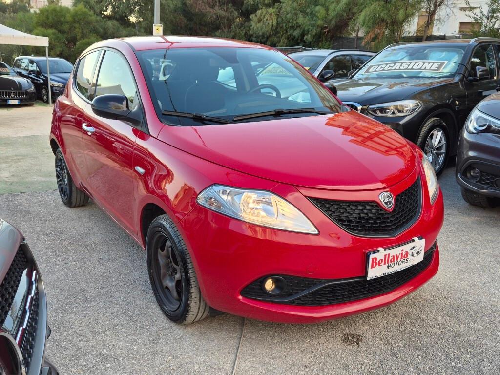 Lancia Ypsilon 1.0 5 porte Hybrid GOLD