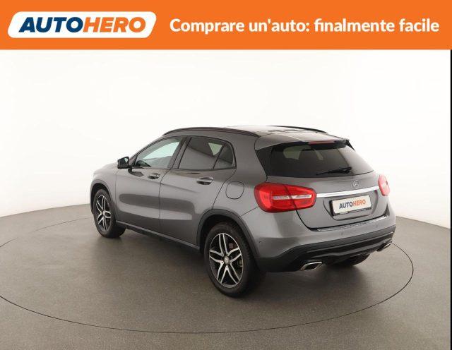 MERCEDES-BENZ GLA 180 Premium