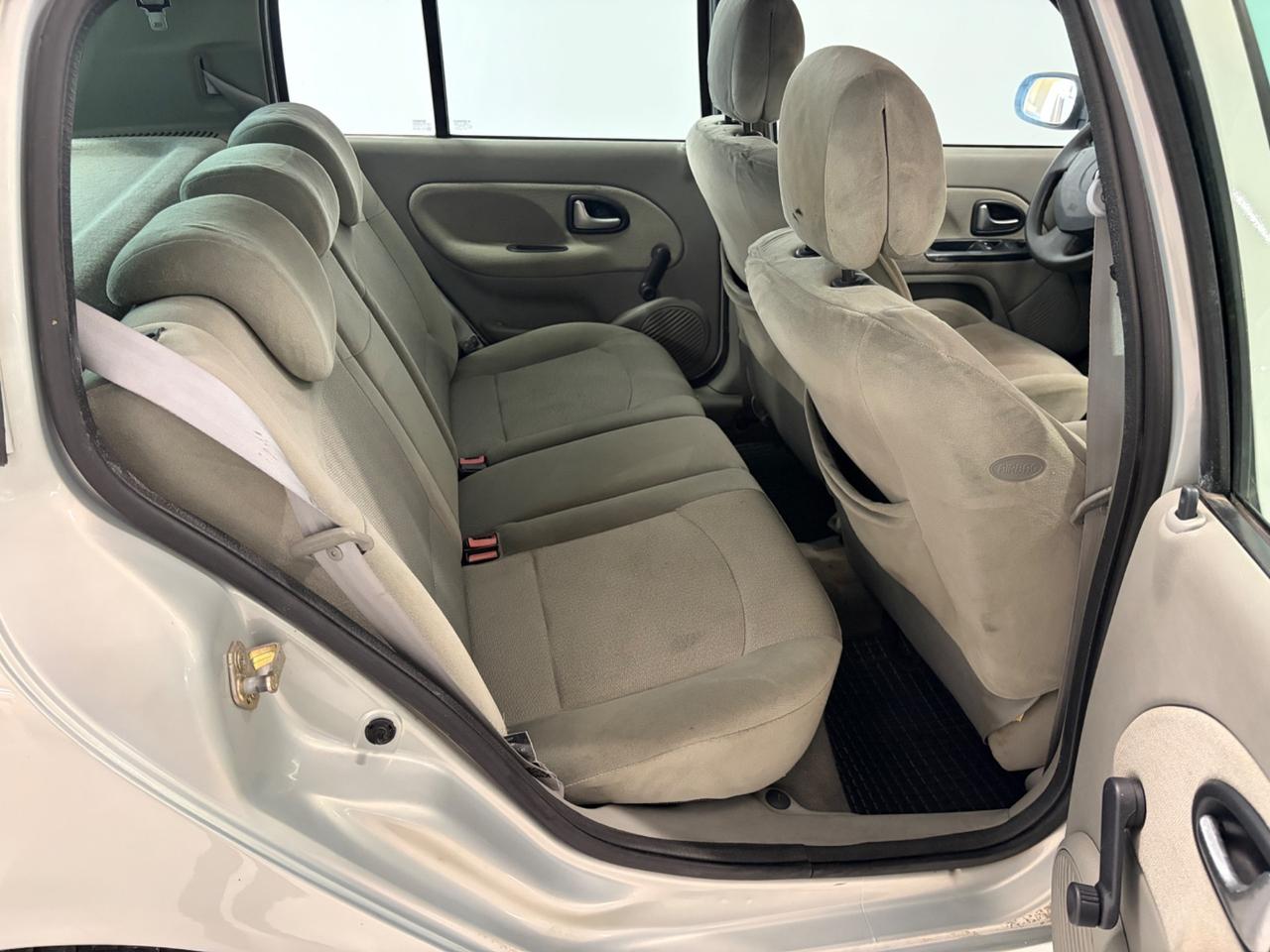 Renault Clio 1.2 16V cat 5 porte Privilège km 109.000 Nuova !