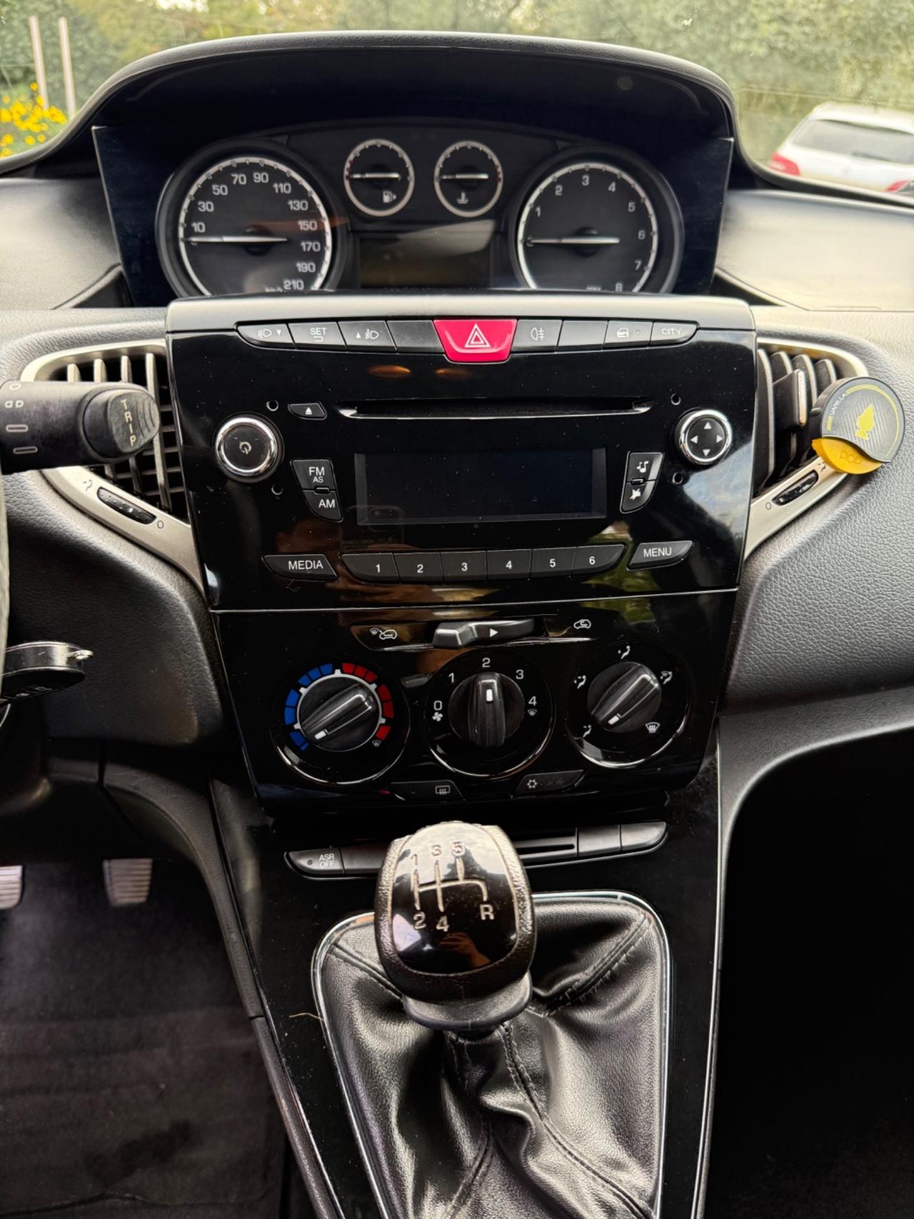 Lancia Ypsilon 1.2 69 CV 5 porte GPL Ecochic Platinum