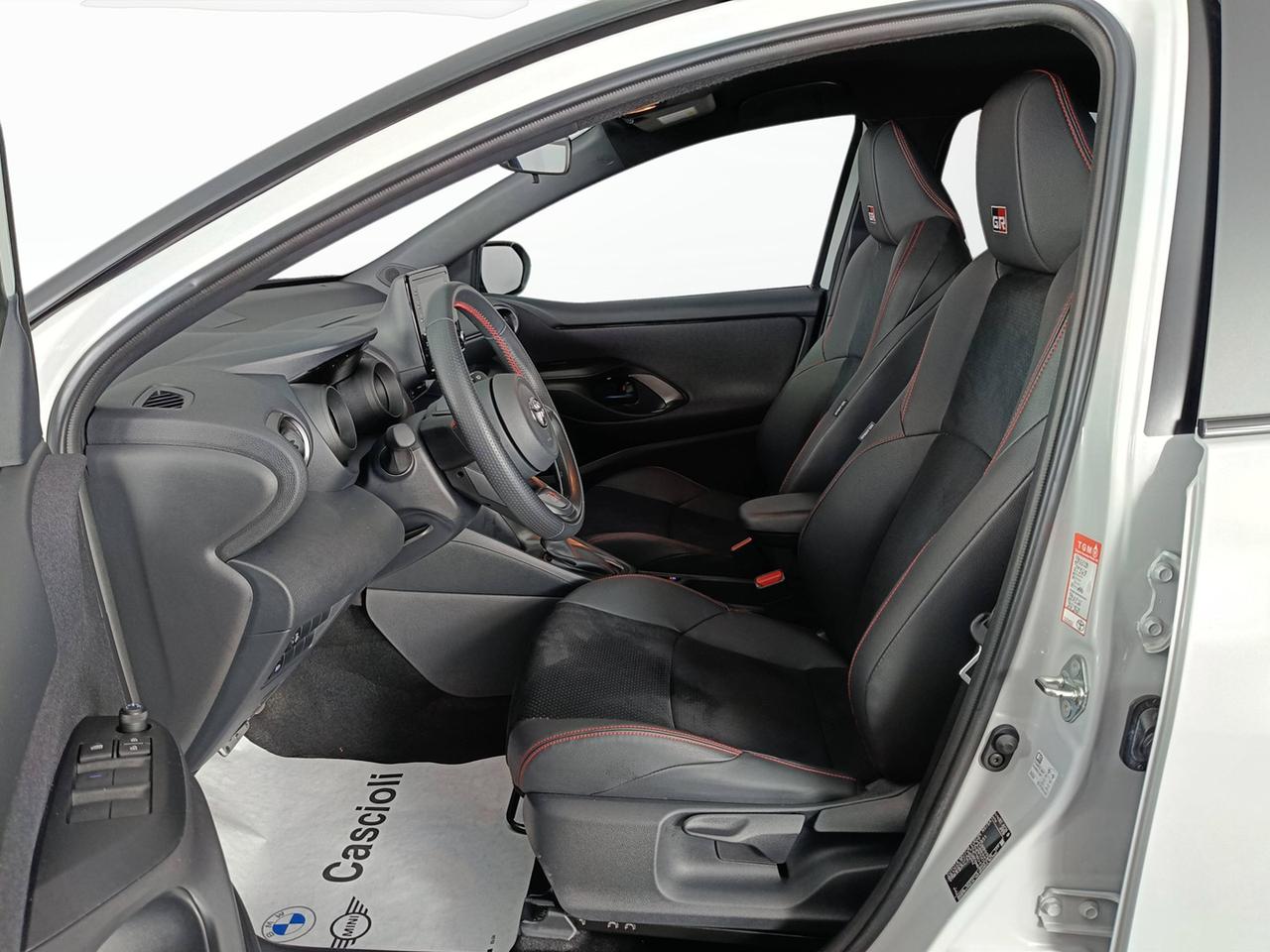 TOYOTA Yaris IV 2020 - Yaris 1.5h GR Sport