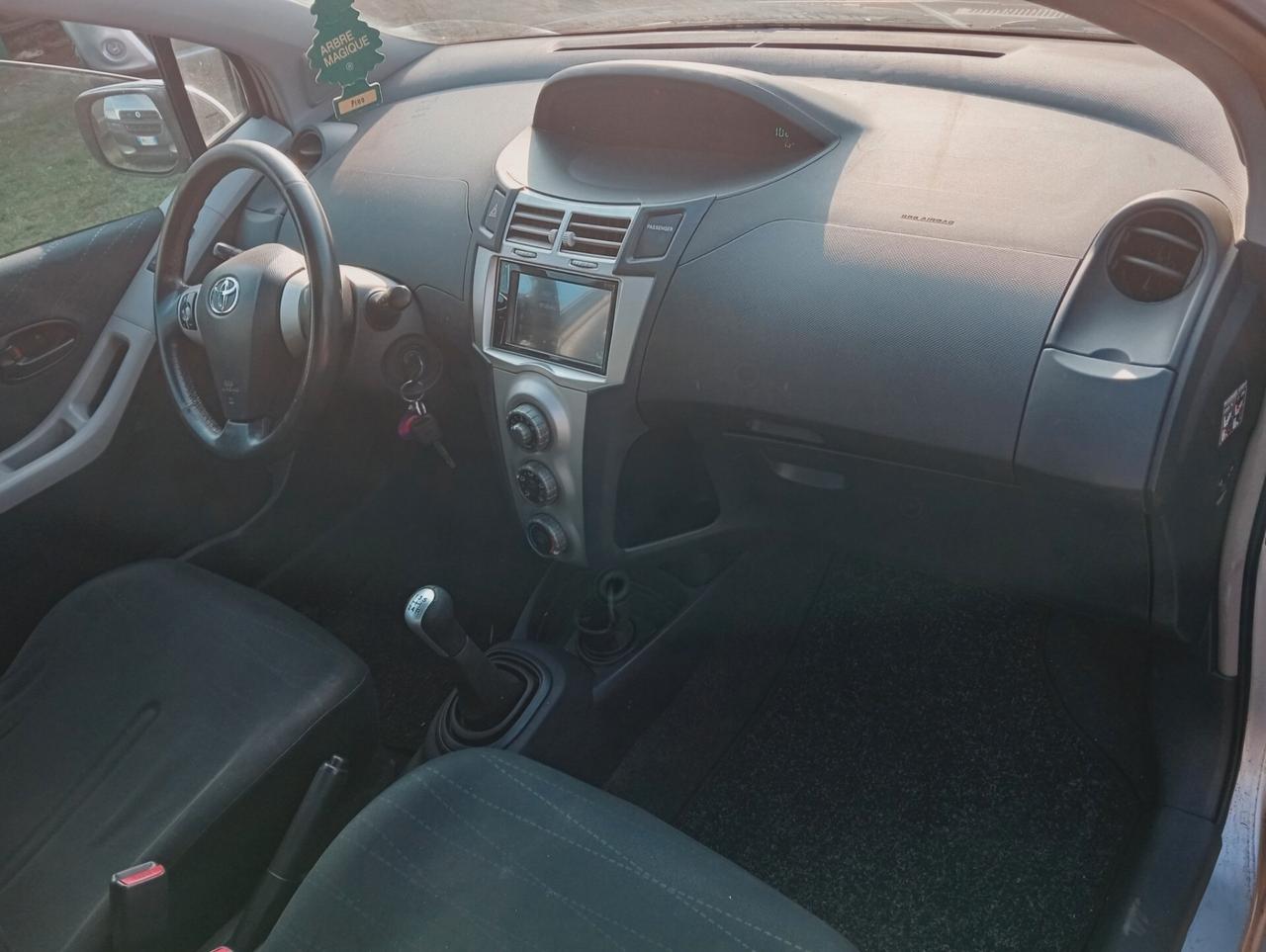 Toyota Yaris 1.0 5 porte Sol