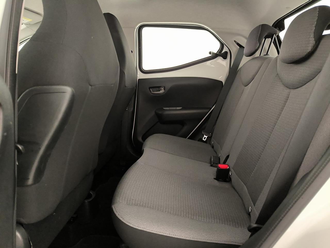 Toyota Aygo 5p 1.0 x-play 72cv