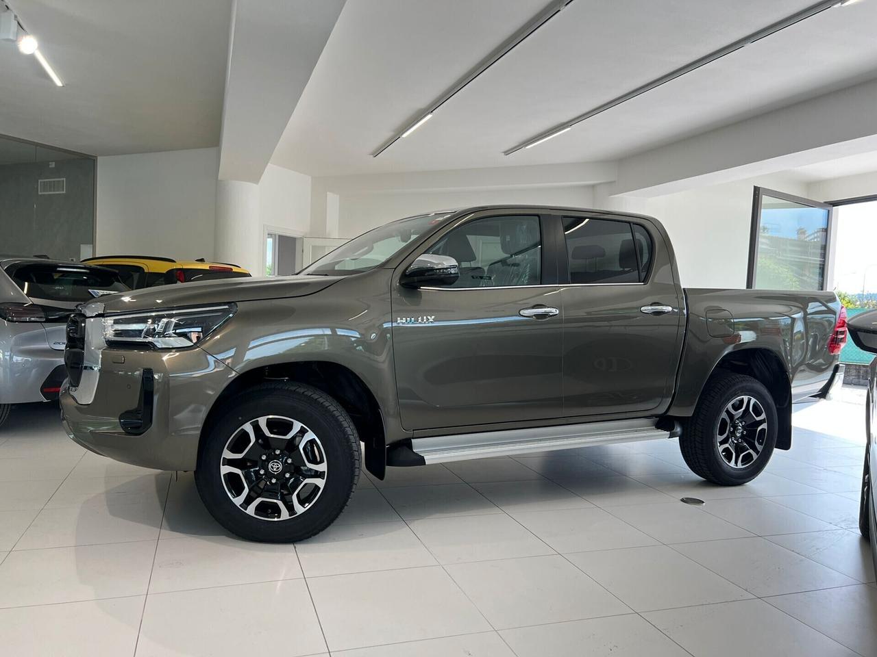 Toyota Hilux 2.8 D-4D A/T 4WD 48V 4 porte Double Cab Executive