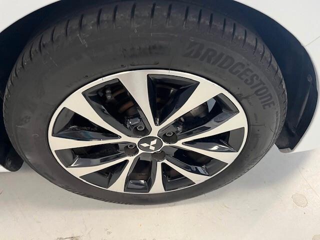 Mitsubishi Colt 1.0L turbo 90 CV Invite