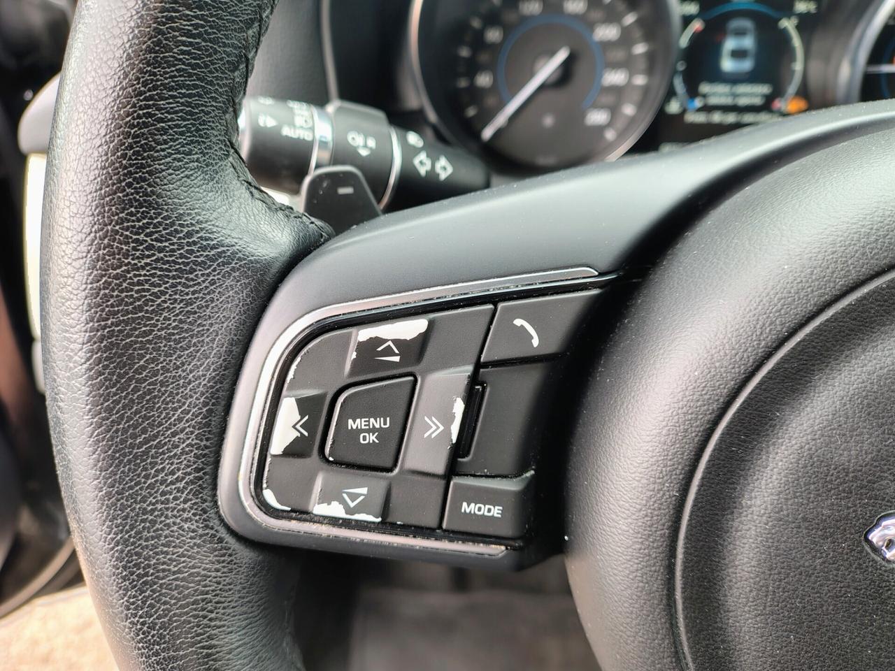 Jaguar XF aut. Portfolio (SOLO PER OPERATORI DEL SETTORE)