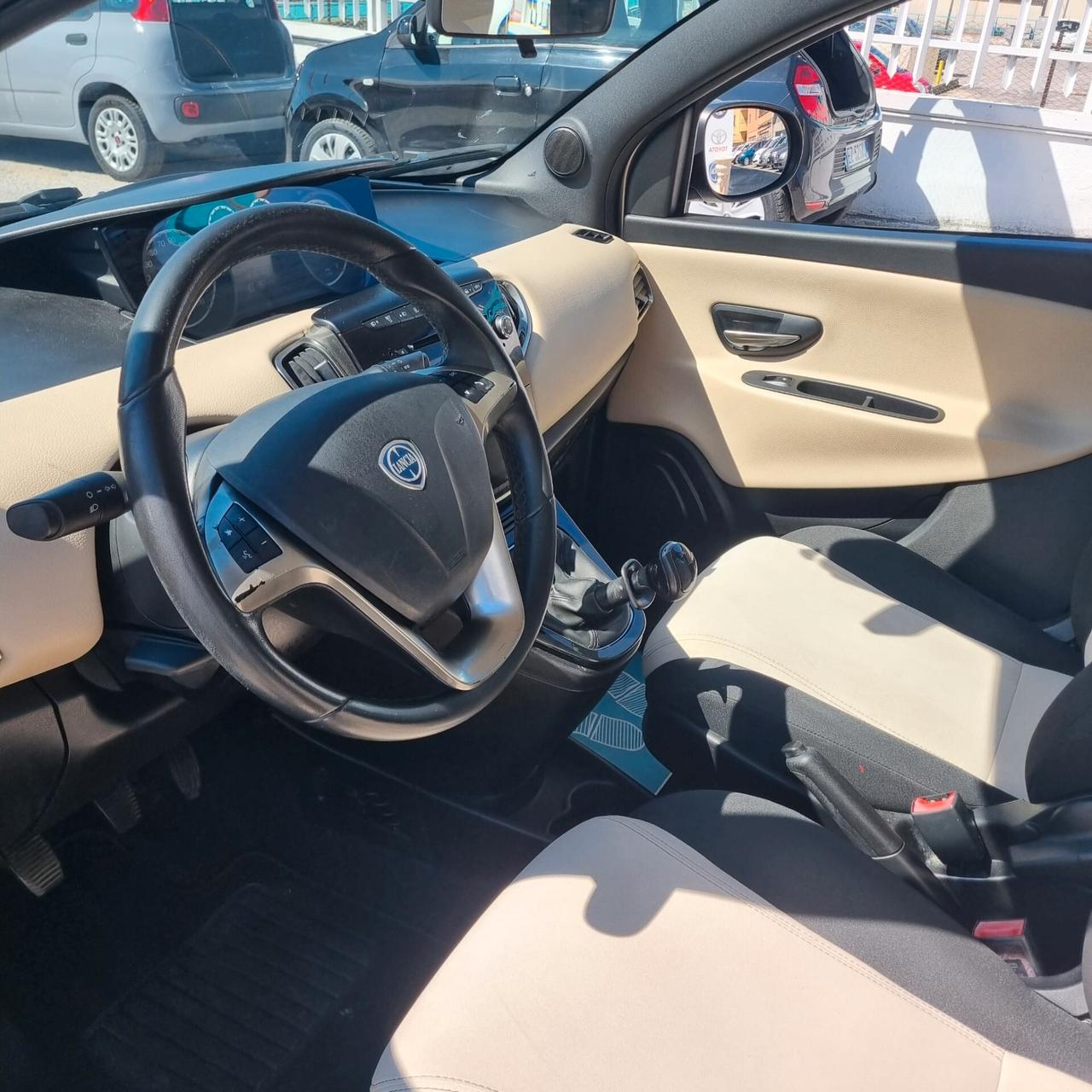 Lancia Ypsilon 0.9 TwinAir 85 CV 5 porte Metano Ecochic Elefantino