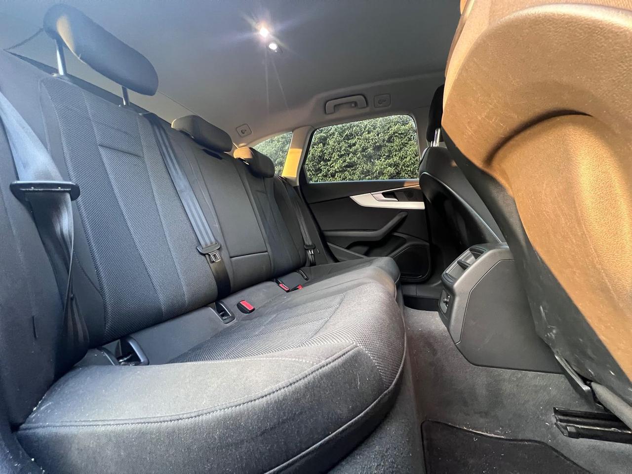 Audi A4 2.0 35 TDI Business Sport #8876