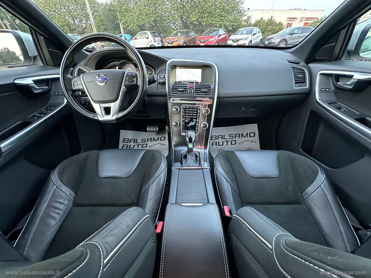 VOLVO XC60 D4 AWD R-design Momentum