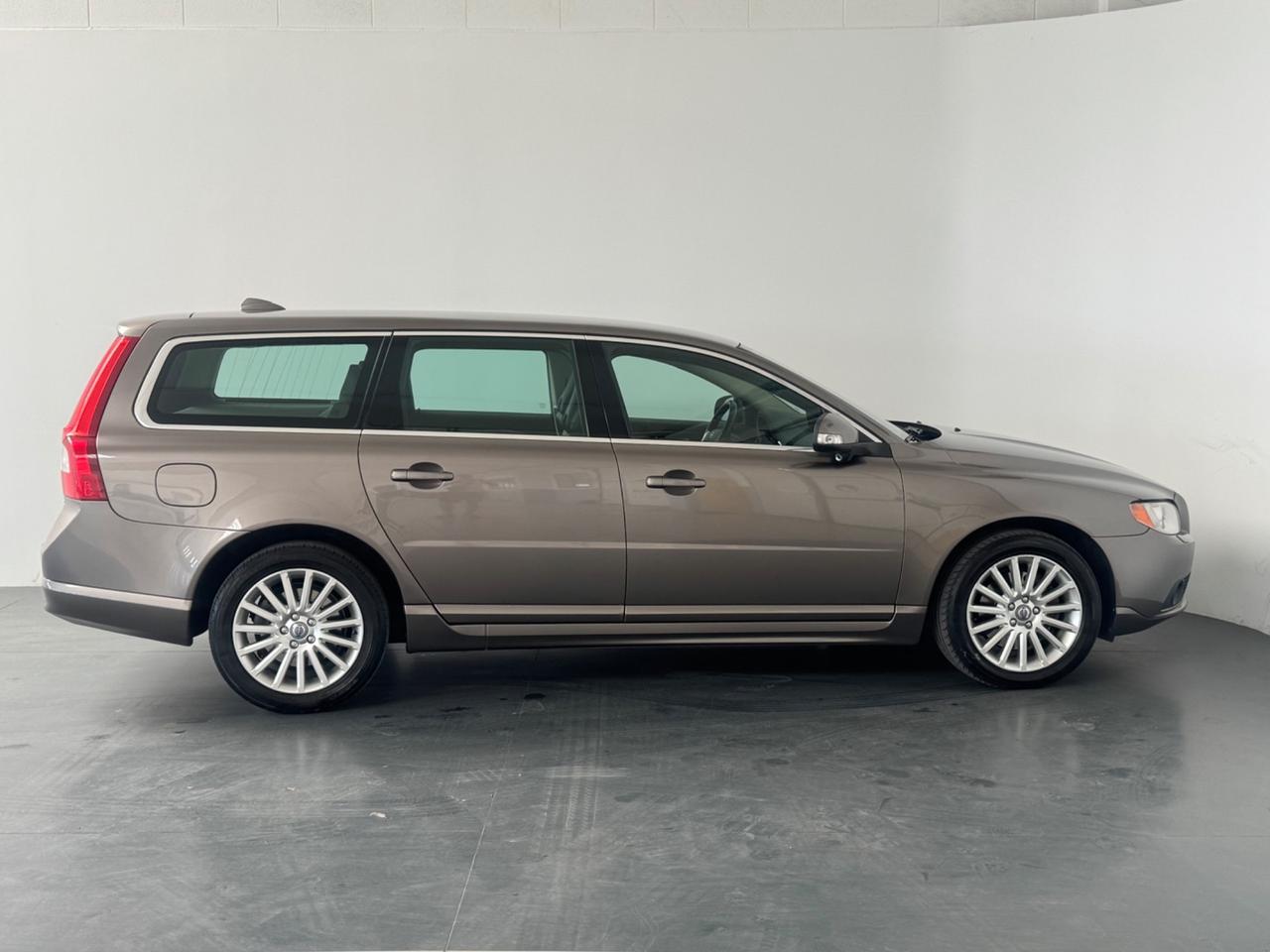 Volvo V70 2.4 D5 Summum