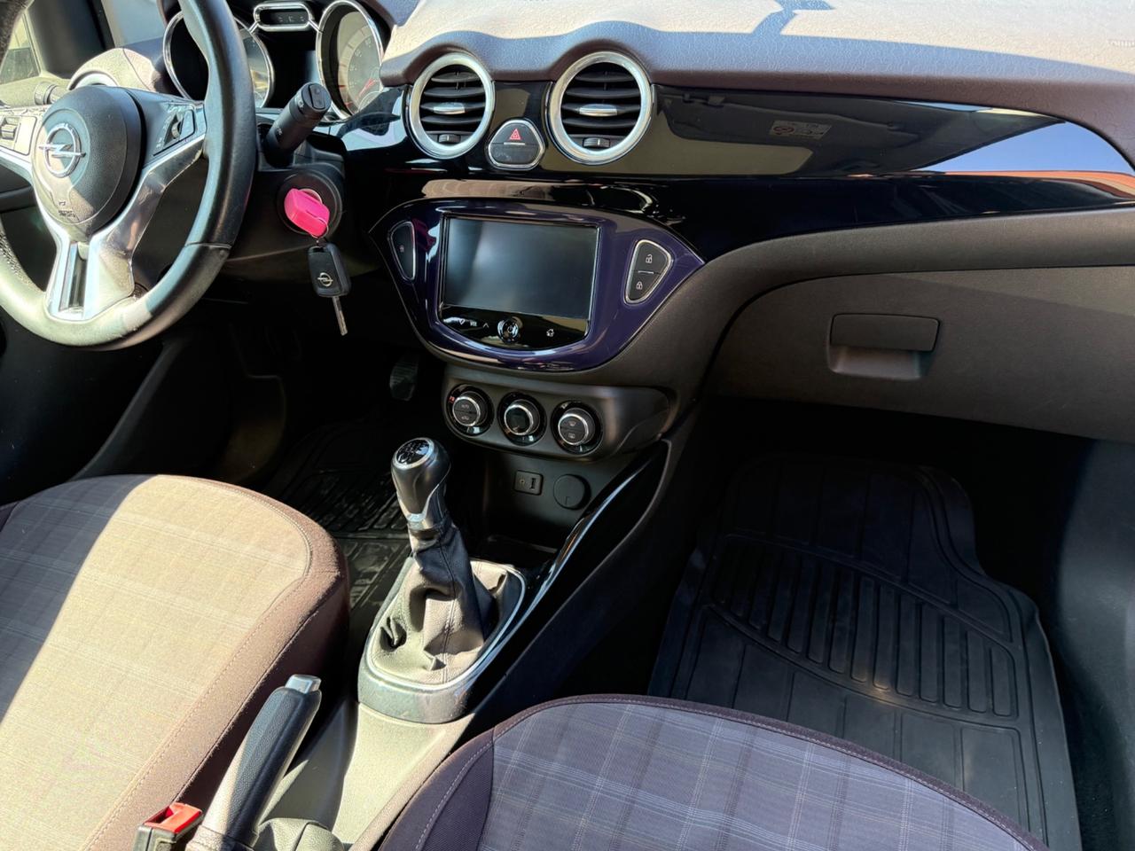 Opel Adam 1.2 70 CV Slam