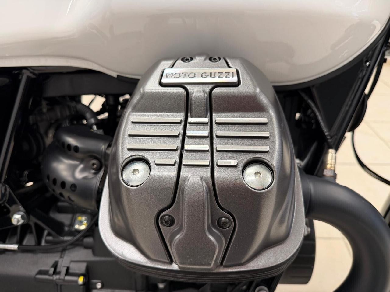 Moto Guzzi V7 STONE TEN