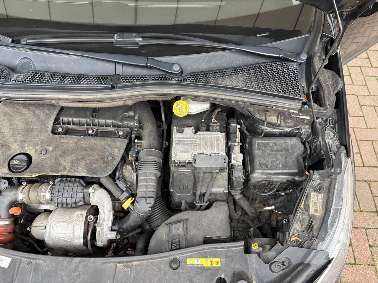 Peugeot 2008 Allure 1.6 Blue HDI 120 DISTRIB #9753