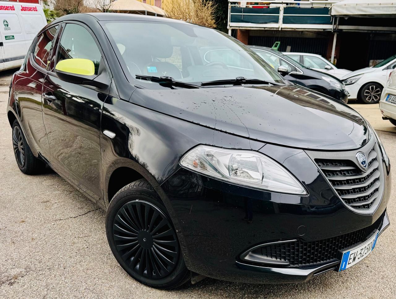 Lancia Ypsilon 1.2 69 CV 5 porte Ok Neopatentati .
