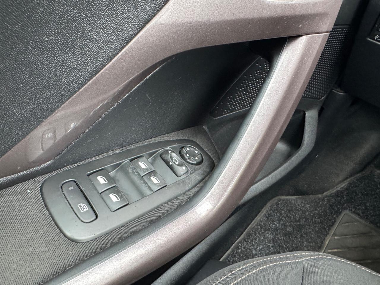 Peugeot 2008 1.6 e-HDi 92 CV 2015