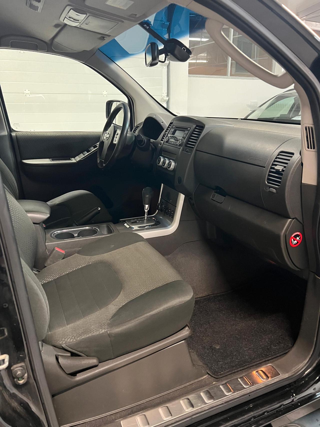 Nissan Navara 2.5 dCi 190CV 4 porte Double Cab LE