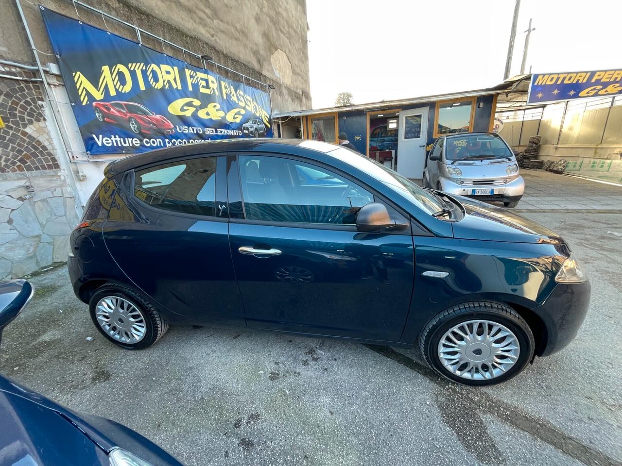 Lancia Ypsilon 1.2 69 CV 5 porte Silver