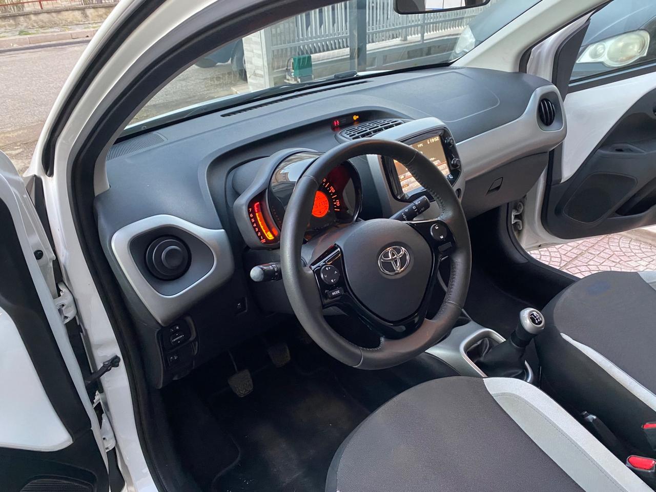 Toyota Aygo 1.0 VVT-i 69 CV 5 porte x-clusiv