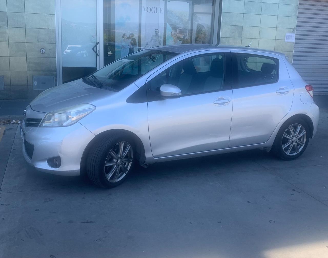 Toyota Yaris 1.3 5 porte Lounge 110000km