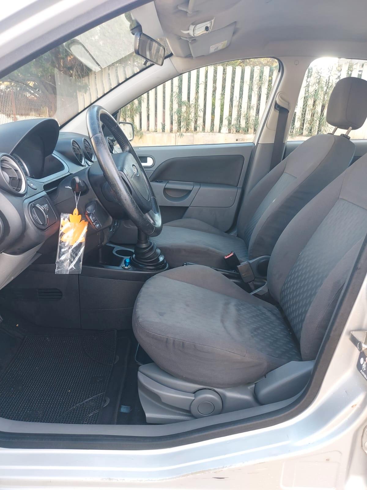Ford Fiesta 1.4 16V 5p. Ghia