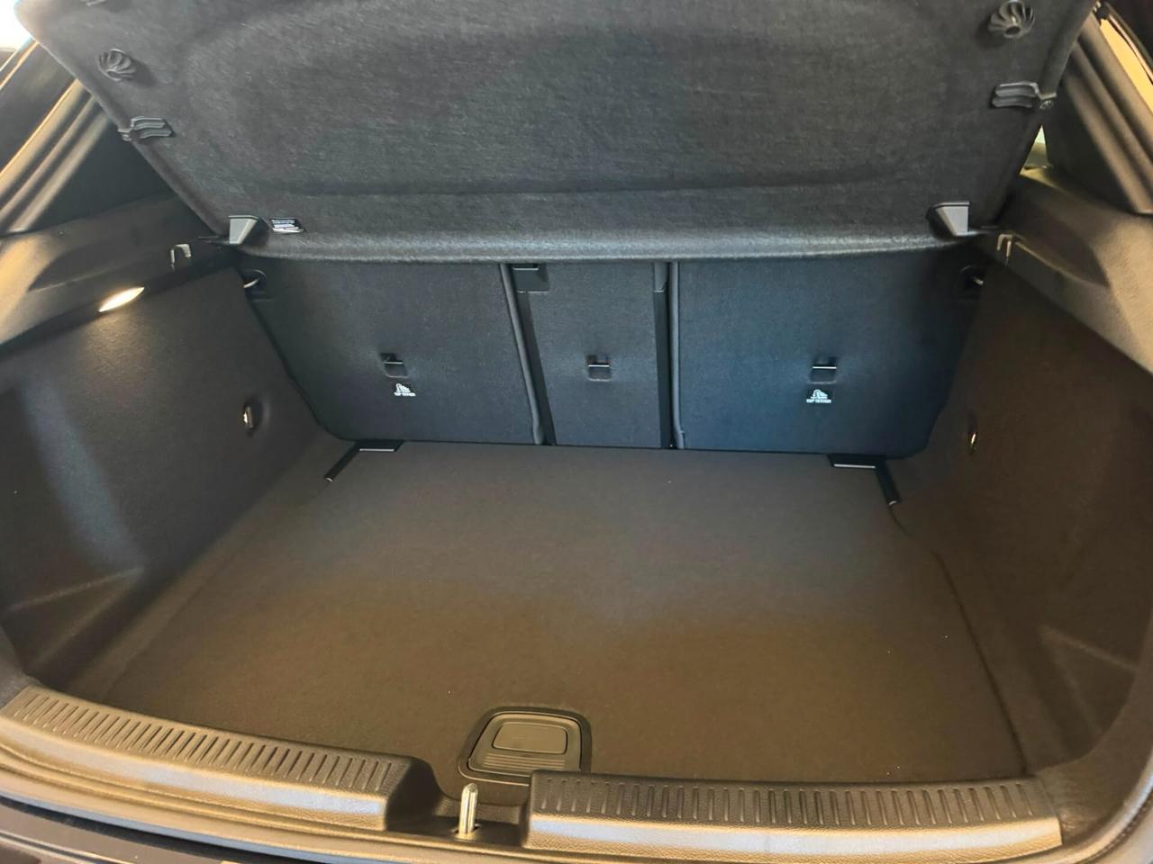 MERCEDES-BENZ A180 AUTOMATIC AMG LINE PREMIUM FULL