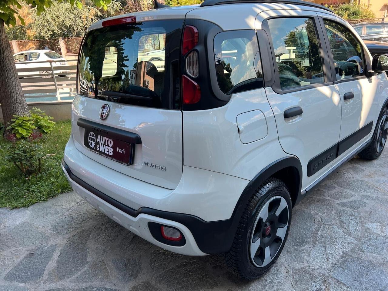 FIAT PANDA HIBRID CITY CROSS NEOPATENTATI