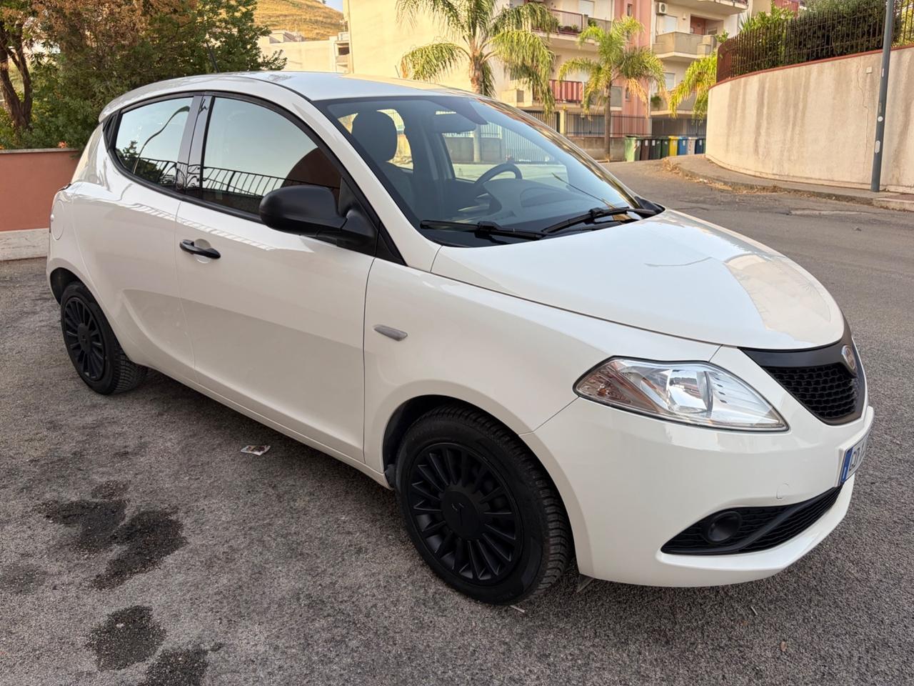 Lancia Ypsilon 1.0 FireFly benz ideale per neopatentati