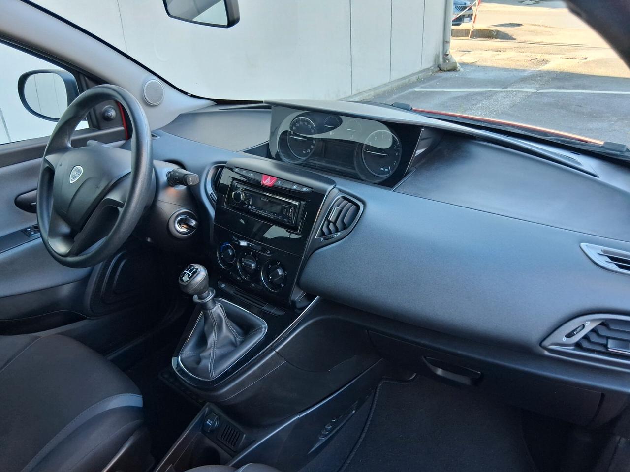 Lancia Ypsilon 1.2 69 CV 5 porte Silver