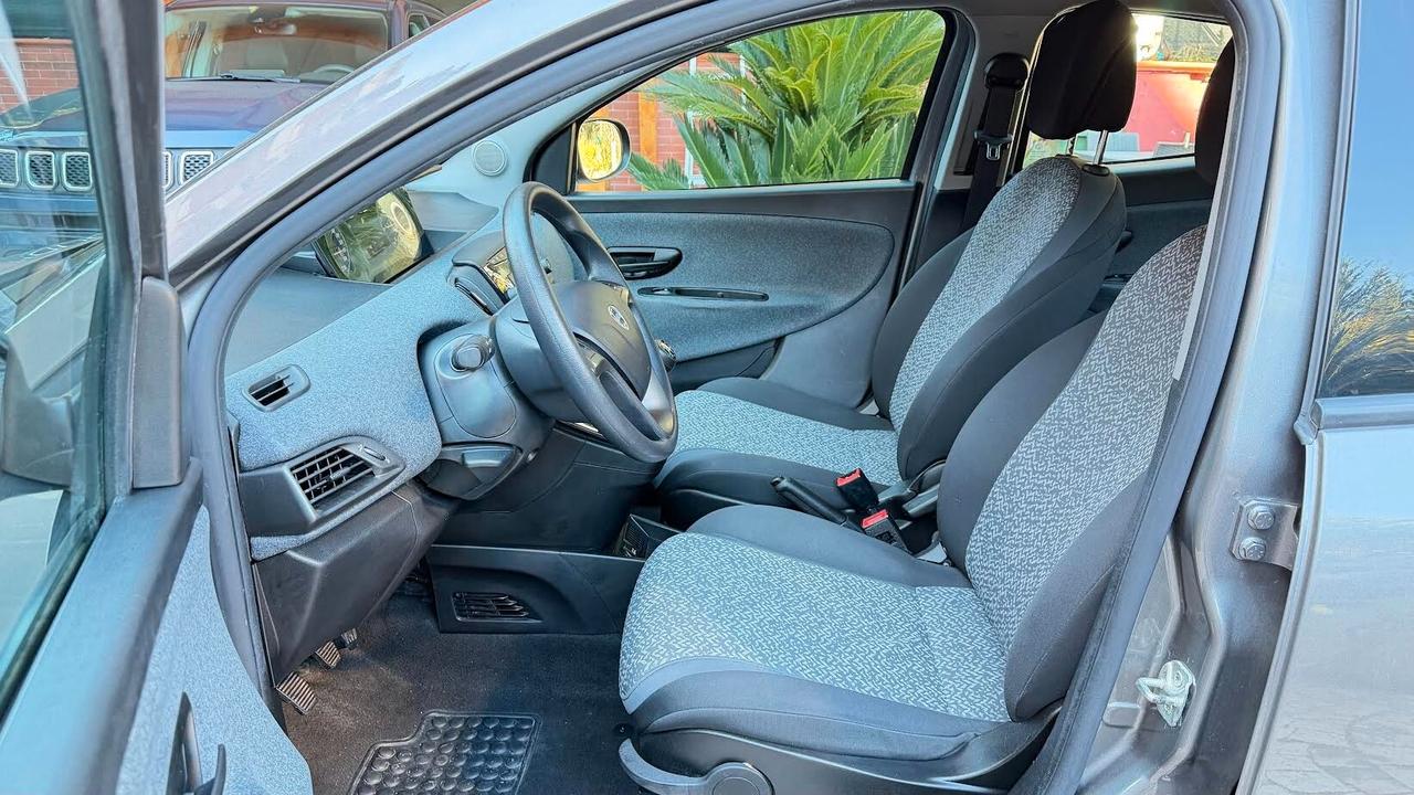 Lancia Ypsilon 1.0 FireFly 5 porte S&S Hybrid Ecochic A. Ferretti