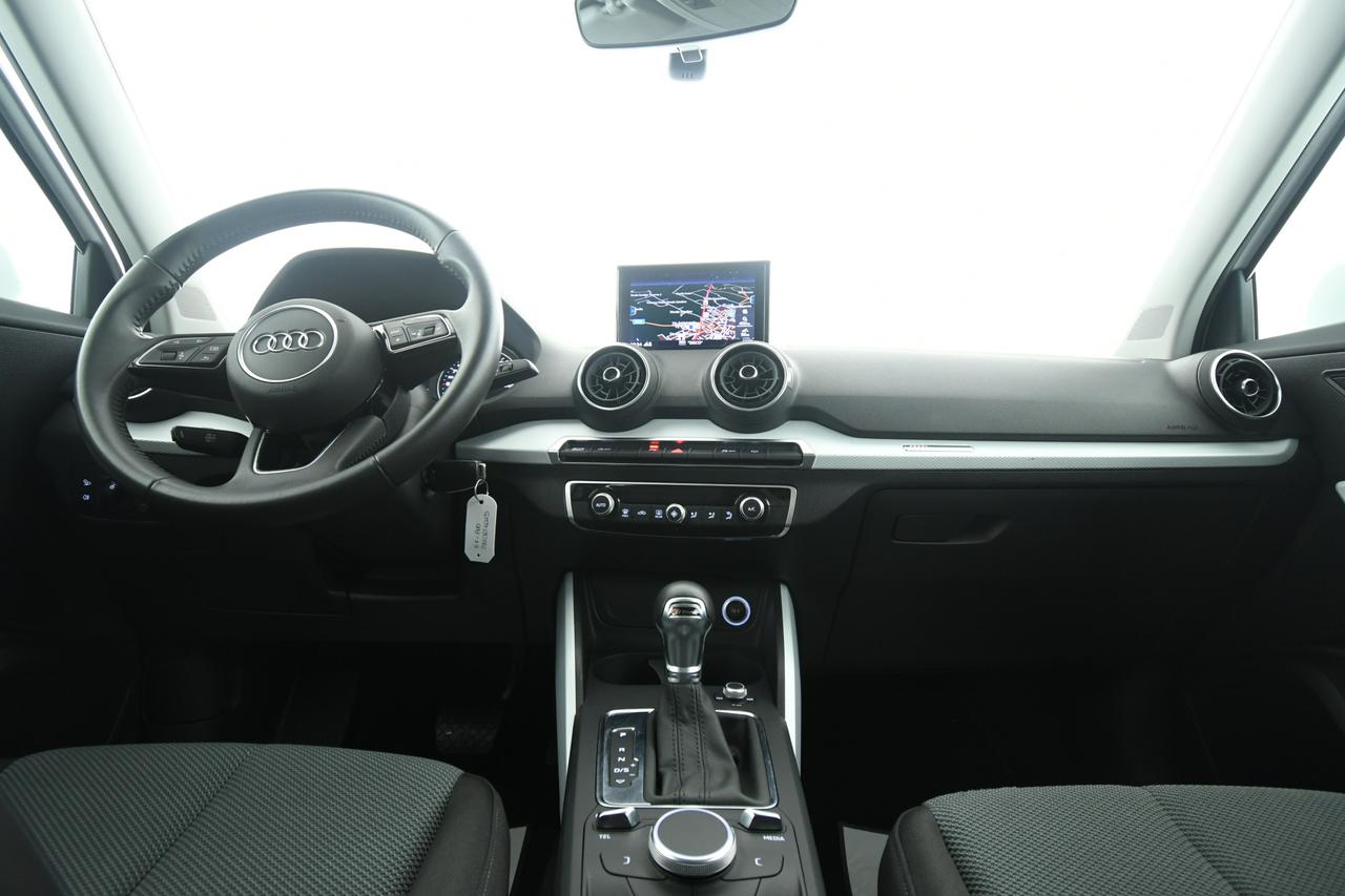 AUDI Q2 35 1.5 tfsi Business Design LED+C17"
