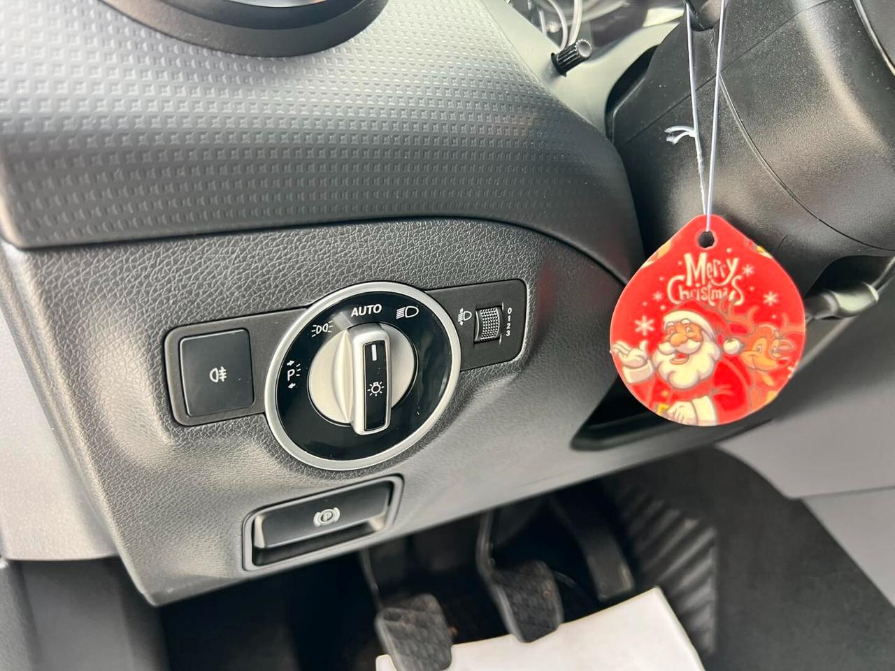 Mercedes-benz A 180 D 110CV SEDILI R-NAVIG-