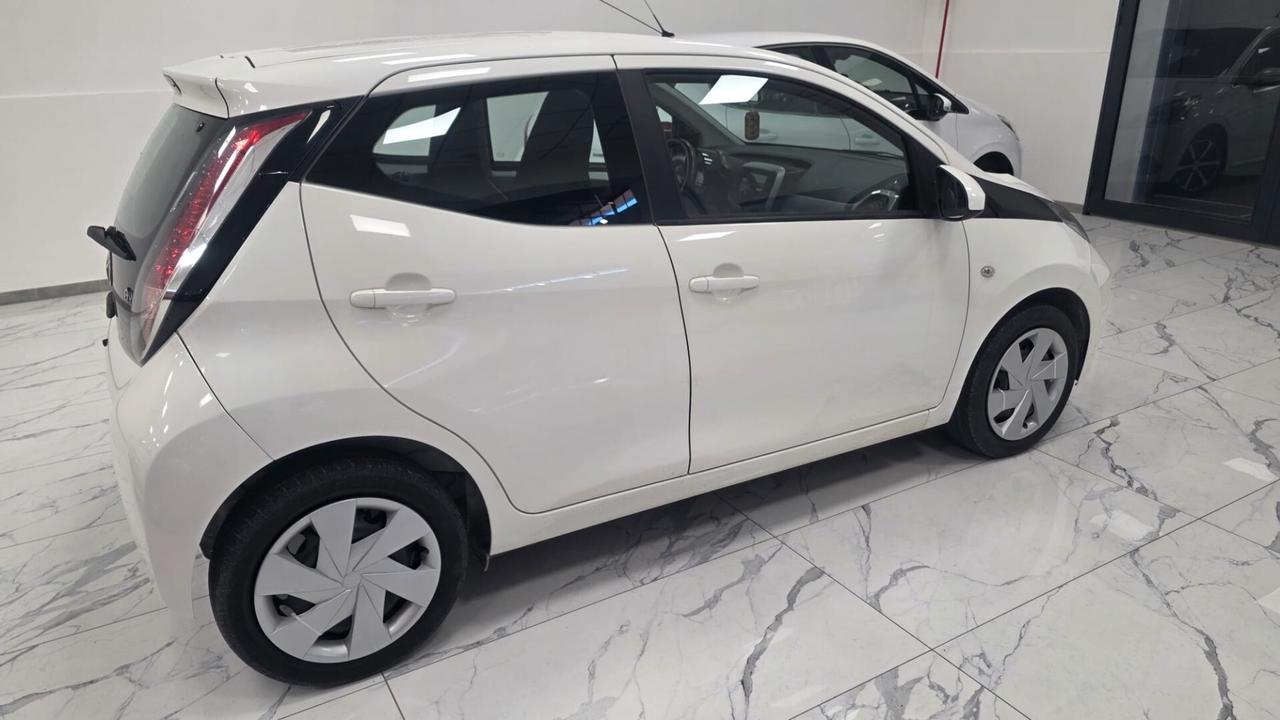 Toyota Aygo 1.0 VVT-i 69 CV 5 porte x-cool