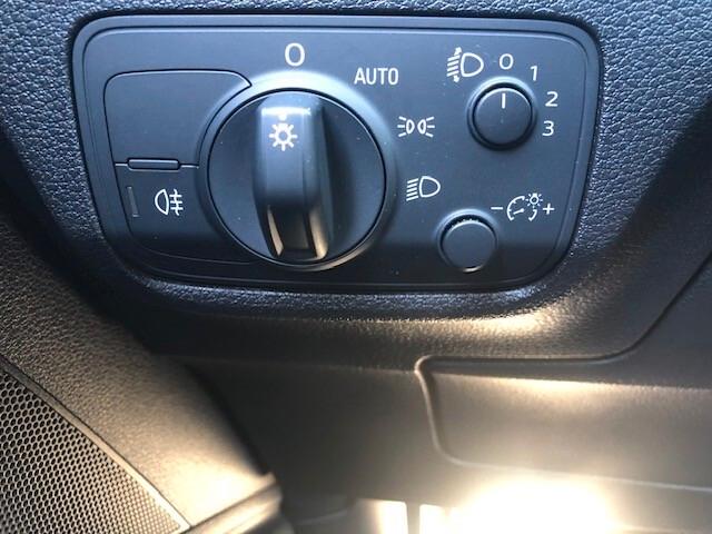 Audi Q2 30 TDI Business