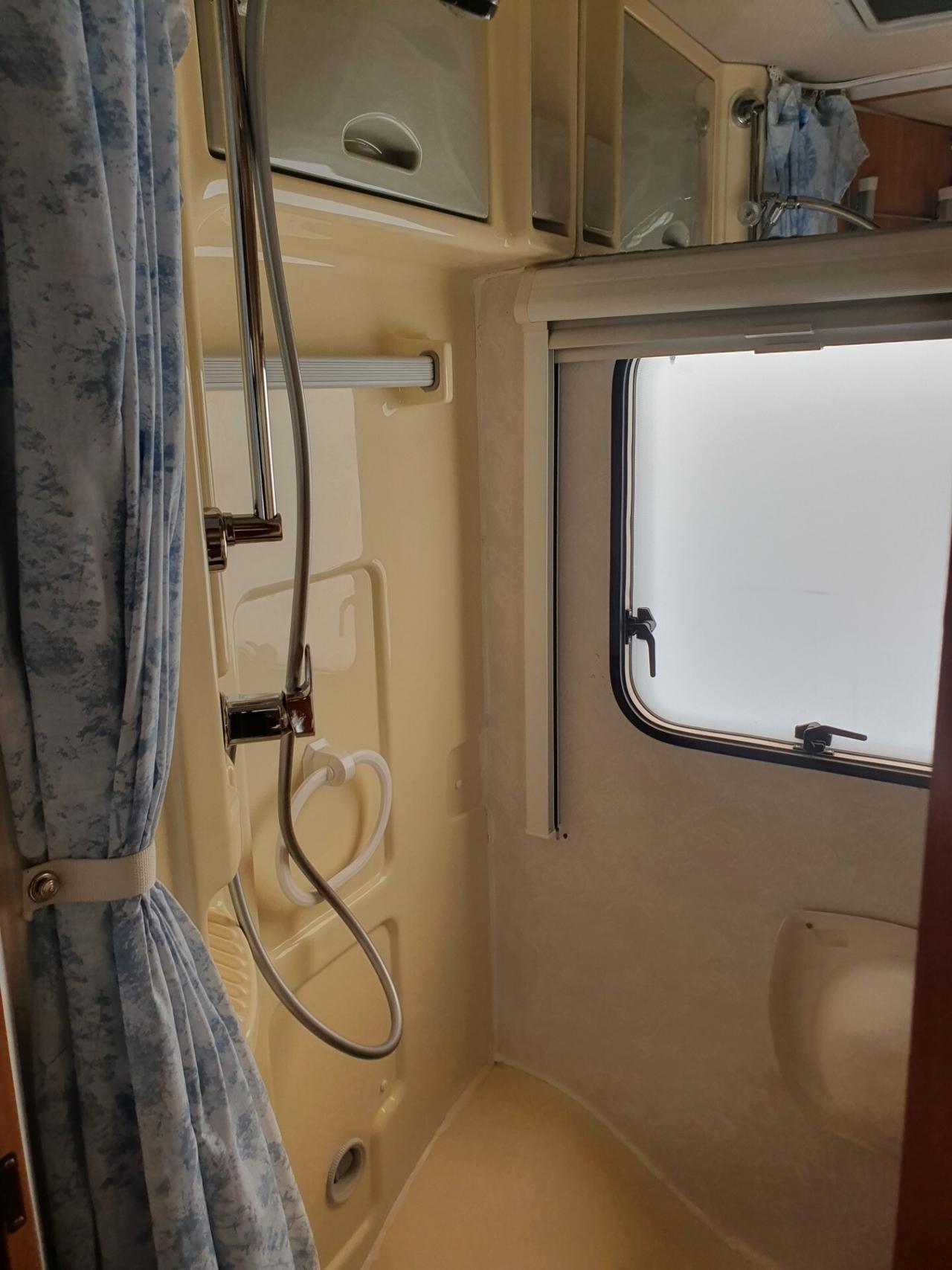 Camper challenger semi integrale Ford transit 2003