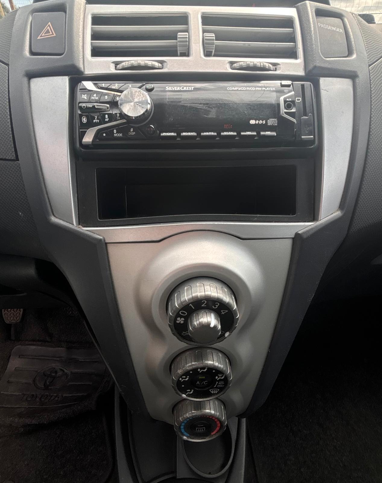 Toyota Yaris 1.0 5 porte