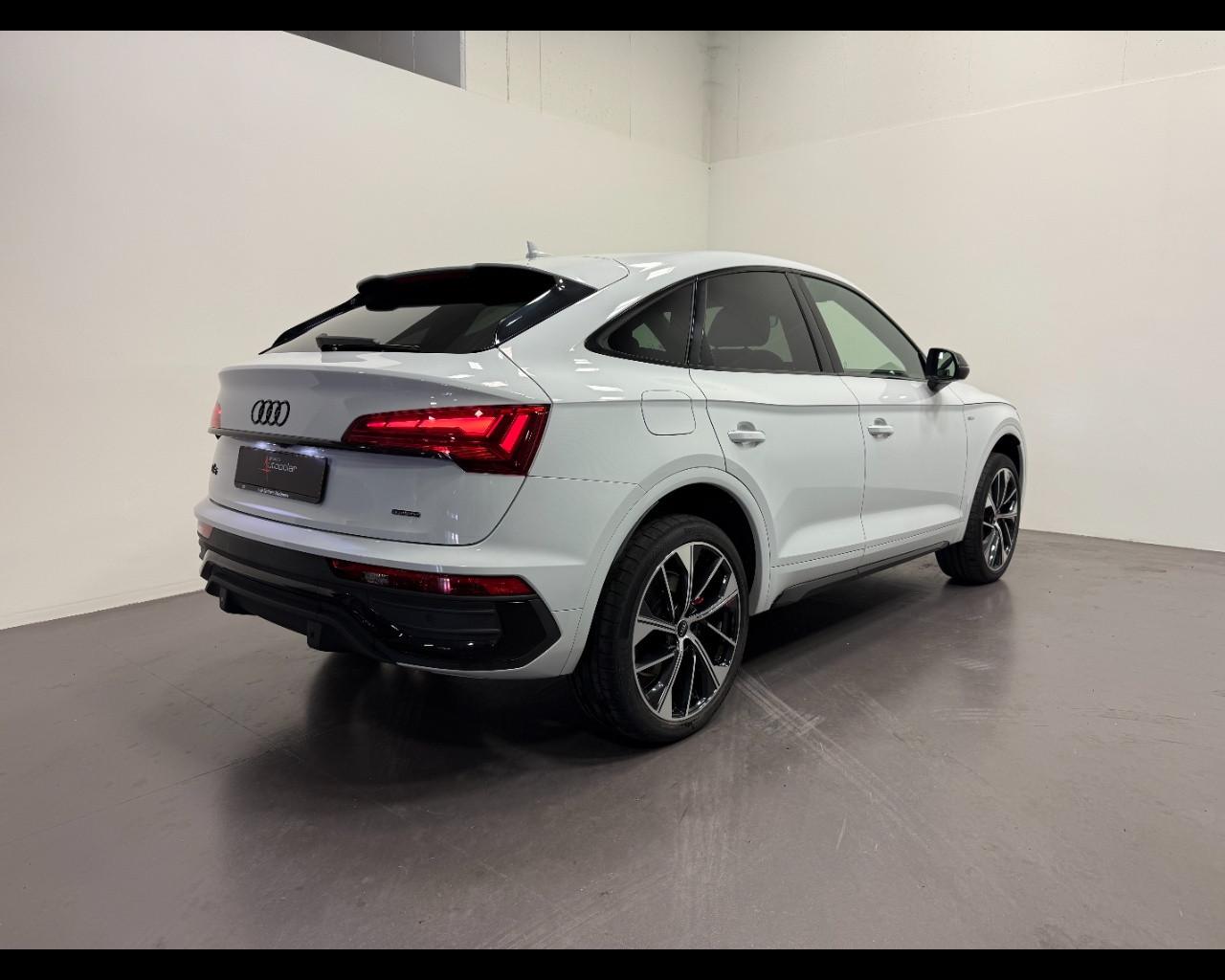AUDI Q5 SPORTBACK 40 TDI MHEV QUATTRO S-TRONIC IDENTITY BLACK