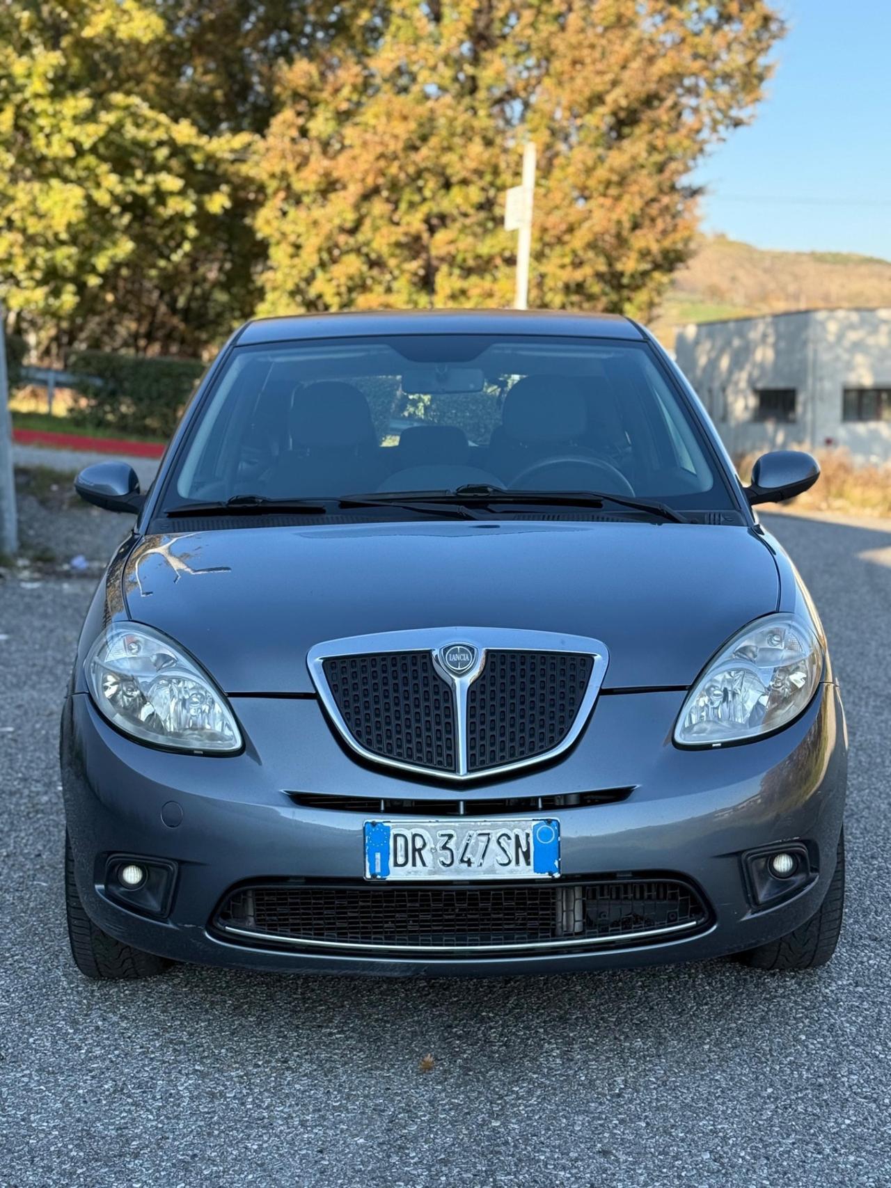 Lancia Ypsilon 1.3 MJT 75 CV DPF Sport MomoDesign