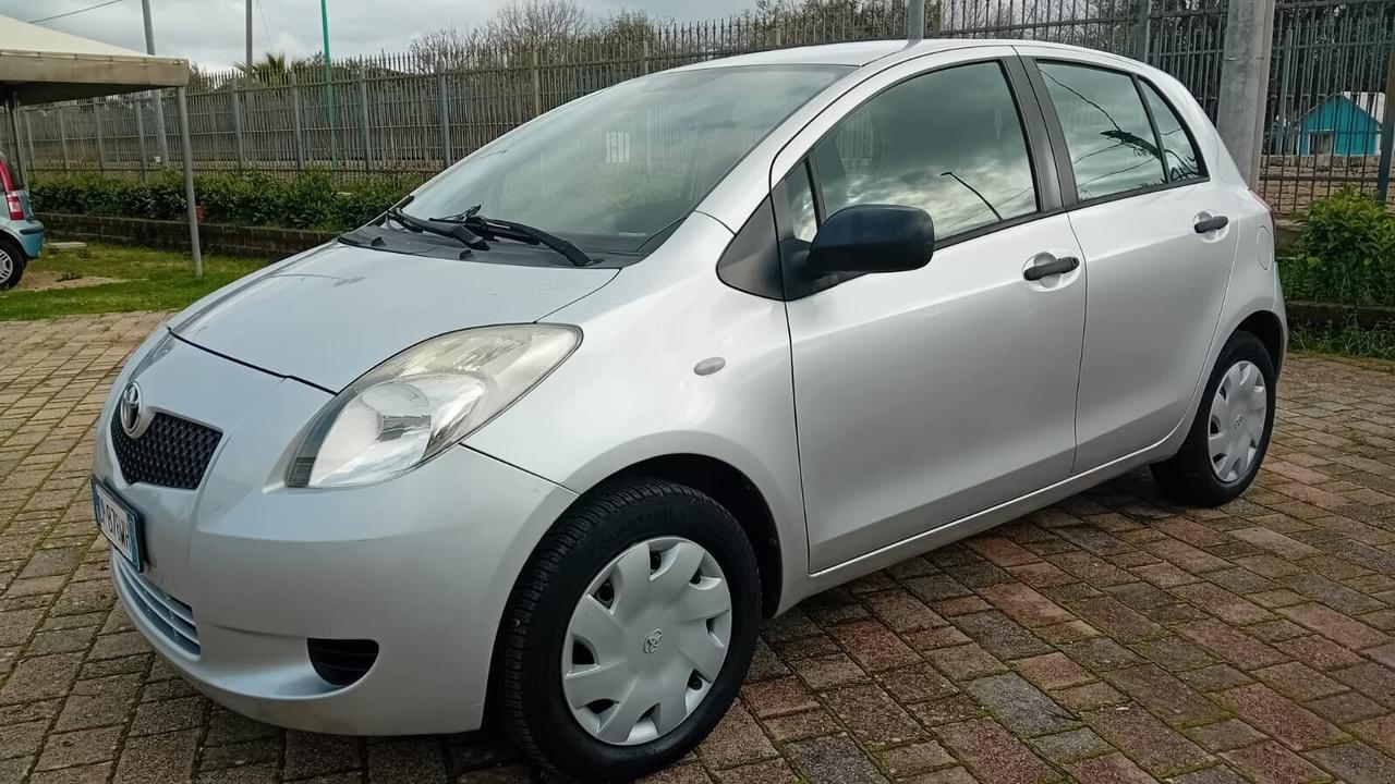 Toyota Yaris 1.0 5 porte Sol