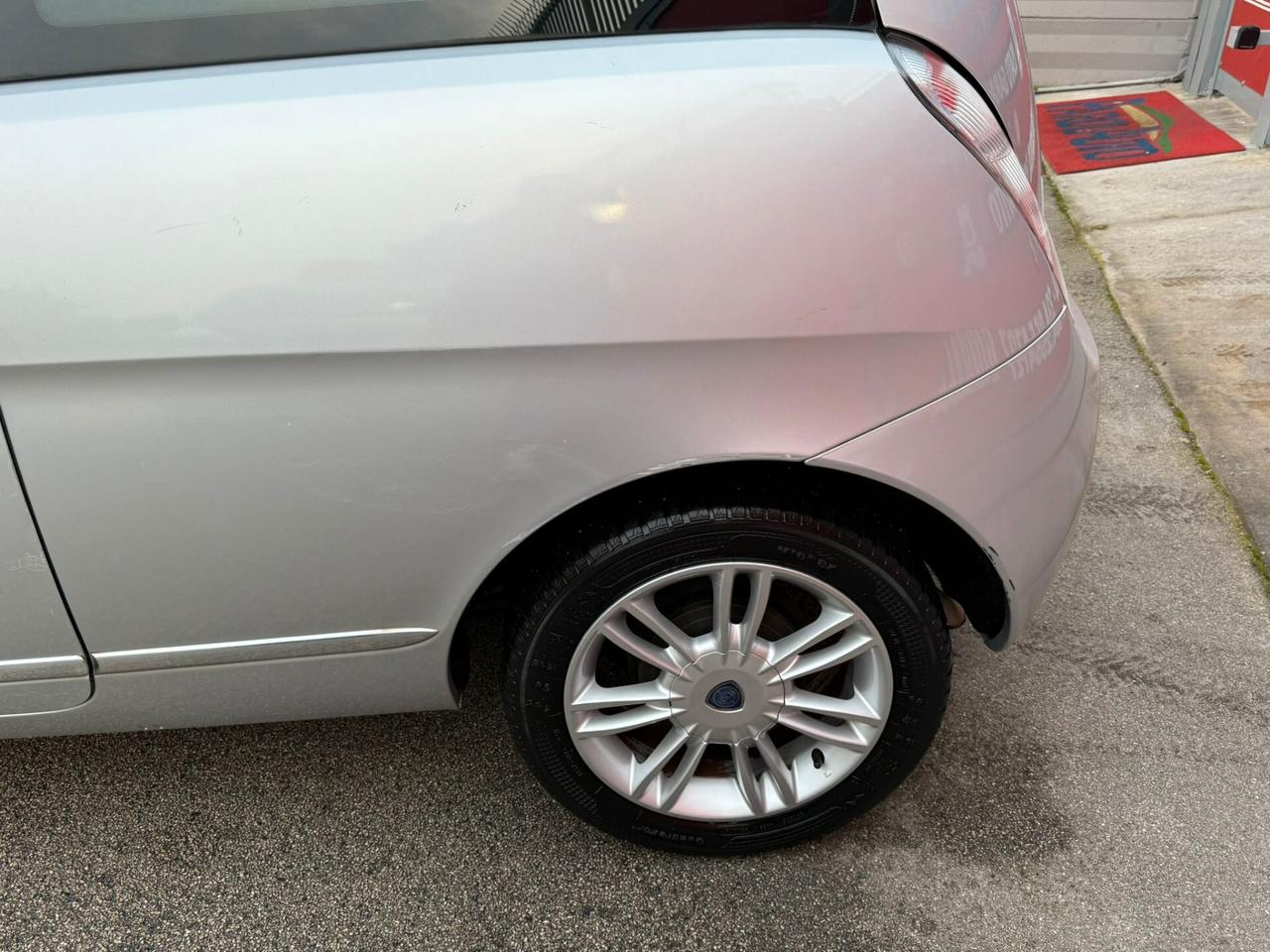 Lancia Ypsilon 1.2 69cv Unyca - 2012