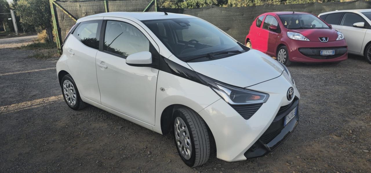 Toyota Aygo Connect 1.0 VVT-i 72 CV 5 porte x-clusiv