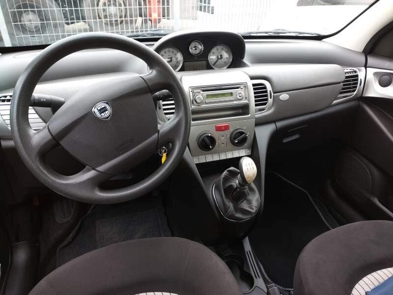 Lancia Ypsilon 1.4 Oro Giallo