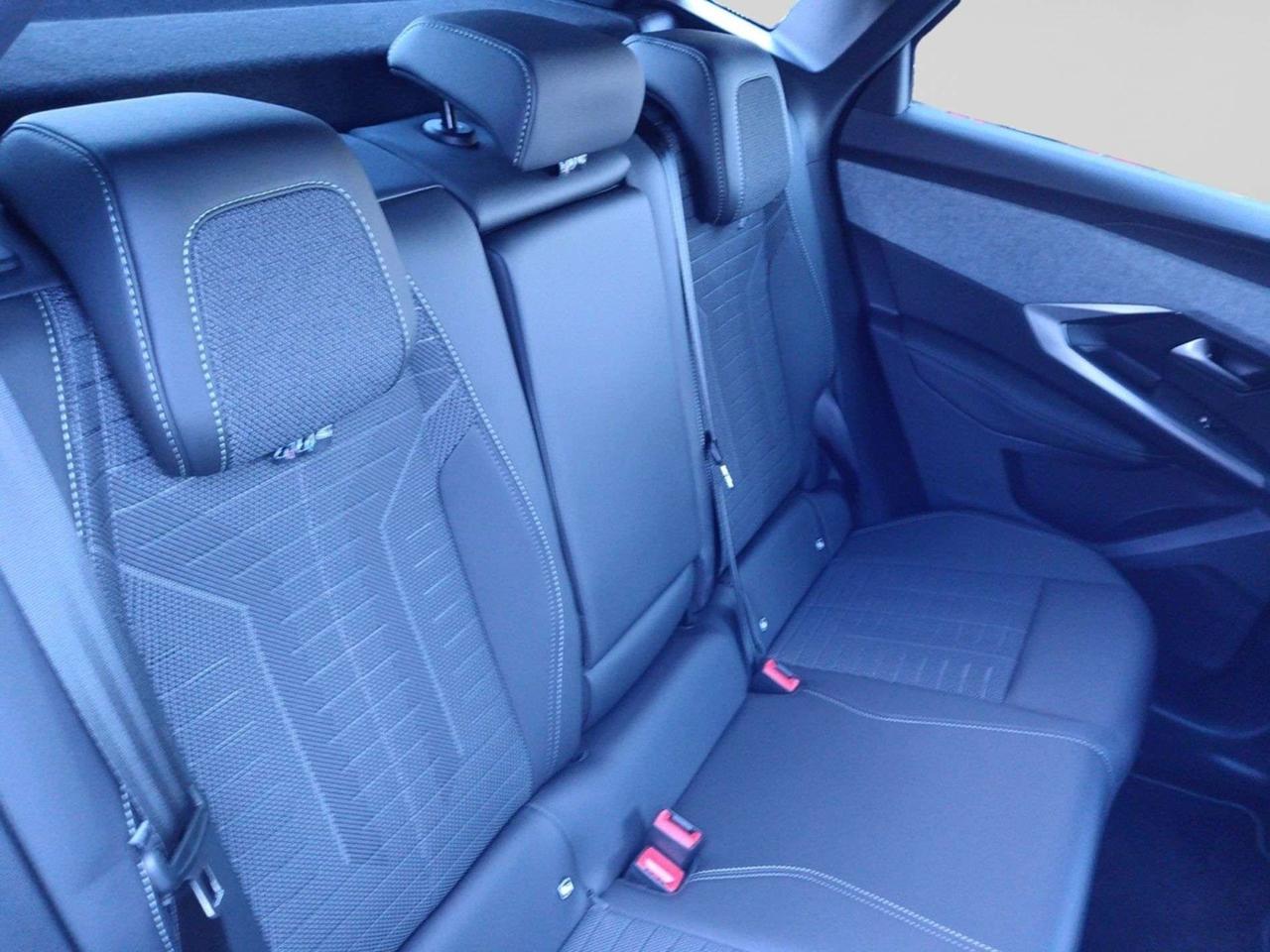 Peugeot 3008 PEUGEOT 3008 Hybrid 145 e-DCS6 GT